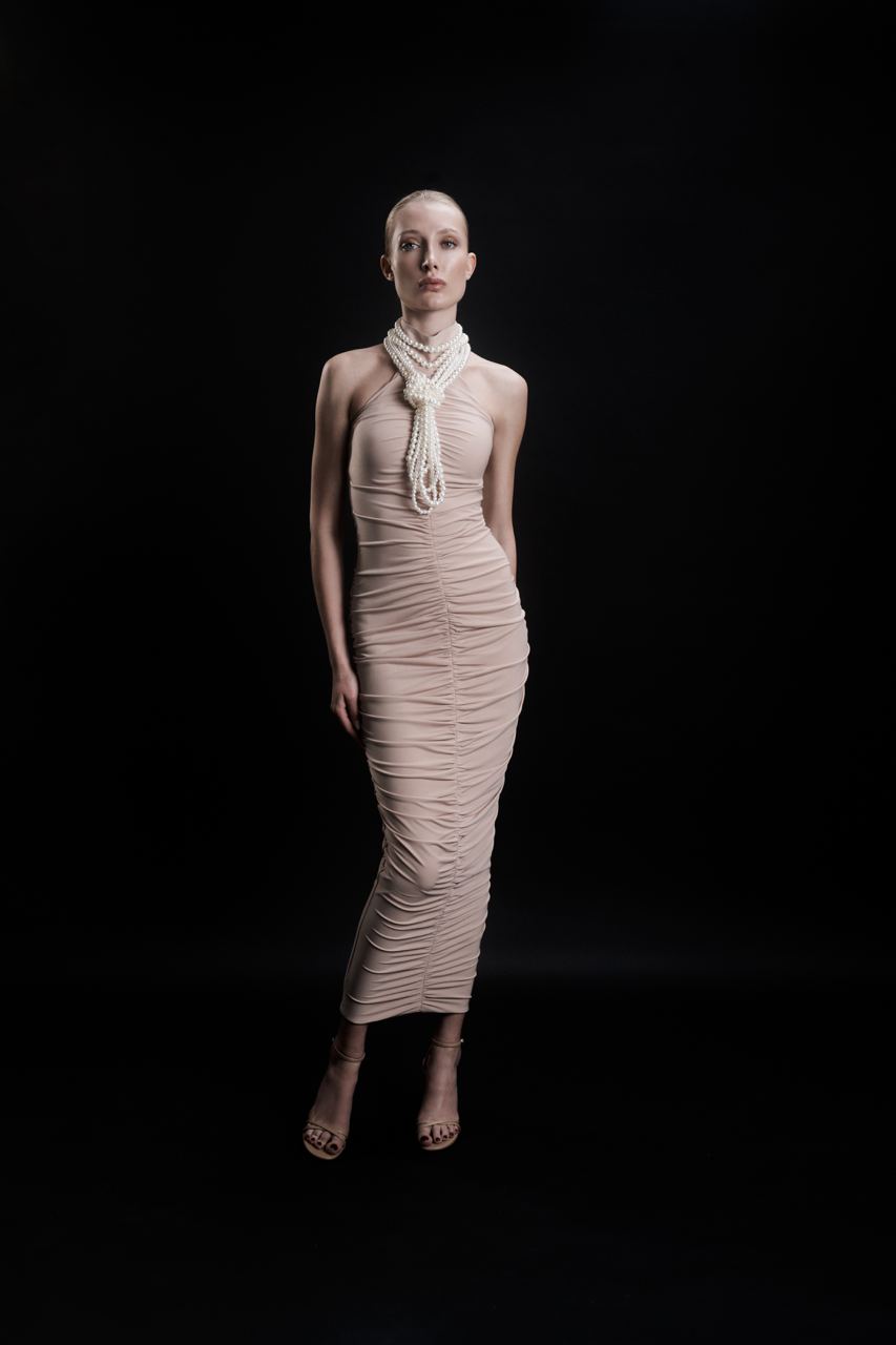 Evening dress with pearl knot
