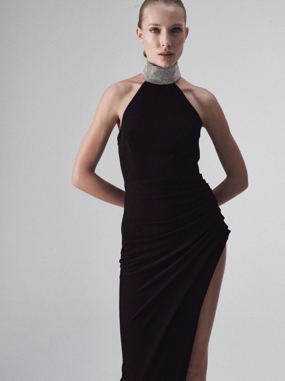 Evening dress in jersey with crystal embellishment on the neck