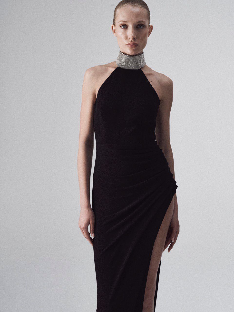 Evening dress in jersey with crystal embellishment on the neck
